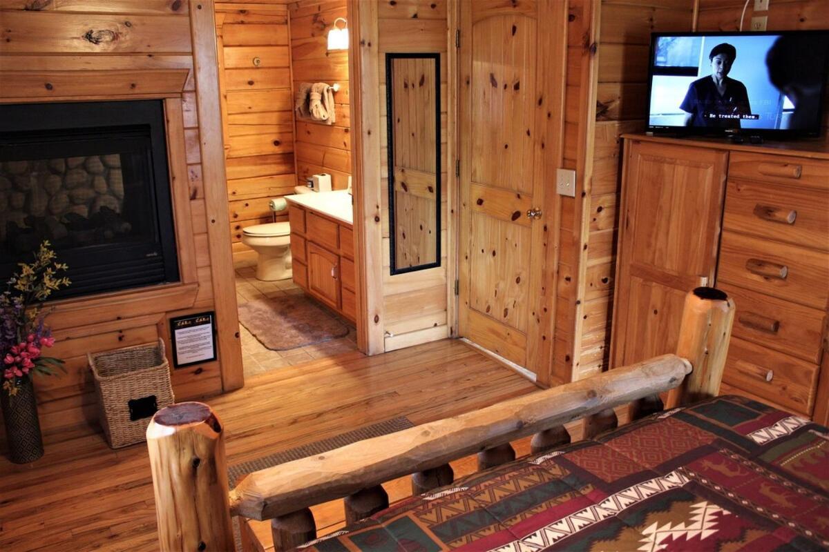 Mountain Joy -Private Treehouse Style Cabin That Sleeps 4-Free Tickets Gatlinburg Buitenkant foto